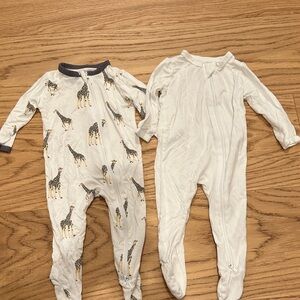 Kyte BABY Giraffe Print and White Zippered Footie set 3-6mo